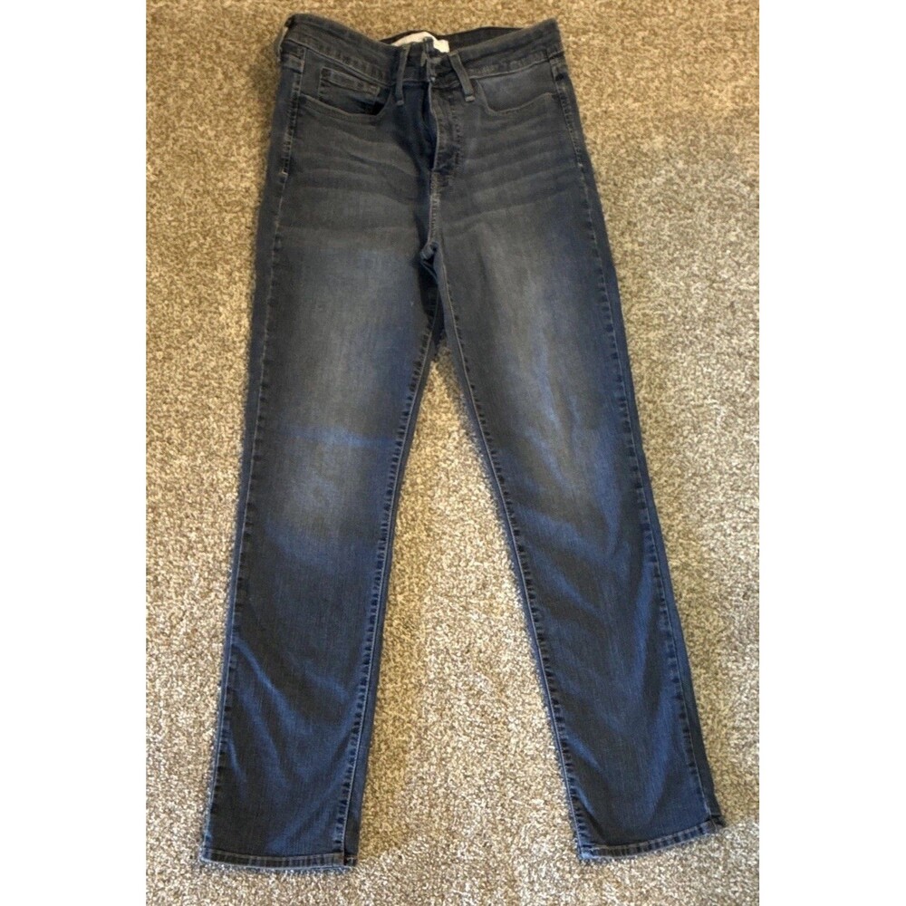 Signature by Levi Strauss Gold Label Totally Shaping Straight Jeans 28x32 (6M)